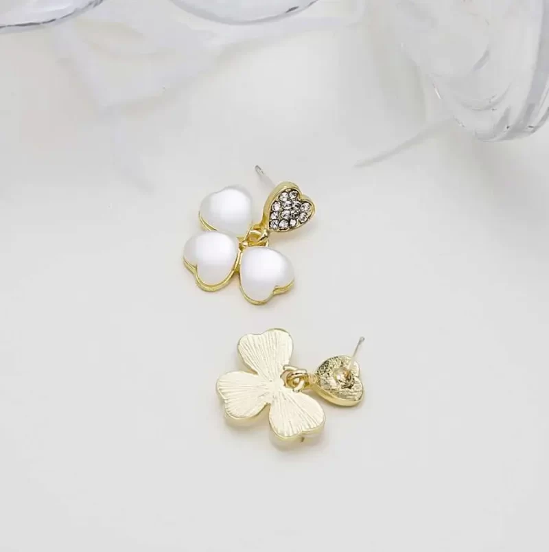 Heart With Three White Petals Korean Earrings - Image 2