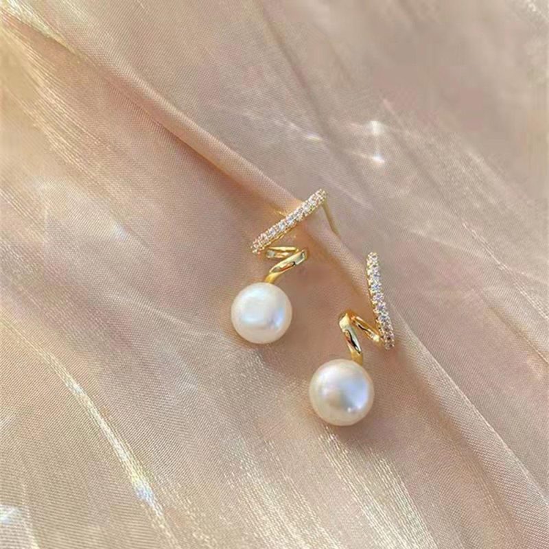 Zig-Zag Squeezy Pearl Earrings - Image 2