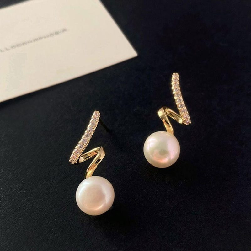 Zig-Zag Squeezy Pearl Earrings