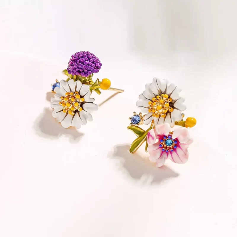 Daisy Flower Asymmetrical Korean Earrings - Image 4